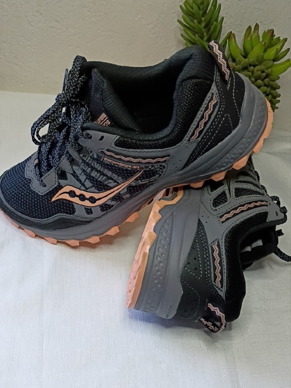 Saucony Excursion TRb Women's Black & Peach Trail Runners Size 10W - Picture 8 of 13